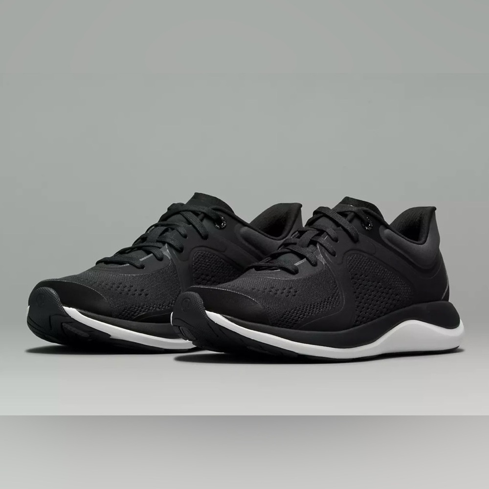 Lululemon Women’s Chargefeel Workout Low Top Shoes Black, Navy, White Size US 10